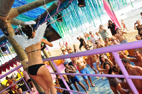 Champagne Showers @ Edde Sands